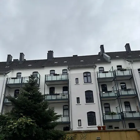 Moderne Wg Wohngemeinschaftzimmer Im Stadtzentrum Mit Idyllischem Garten Hinter Dem Haus Der Perfekte Rueckzugsort Fuer Entspannte Stunden Im Ferein * Dortmund