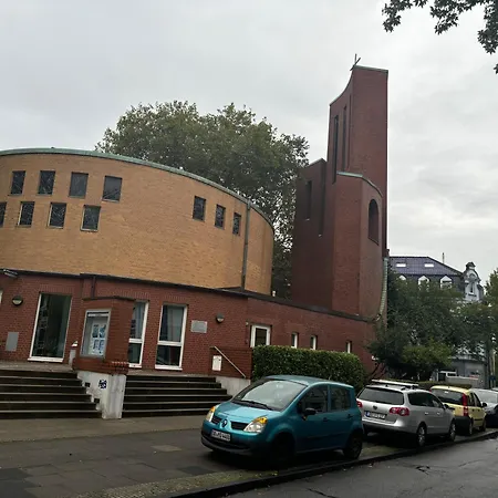 Moderne Wg Wohngemeinschaftzimmer Im Stadtzentrum Mit Idyllischem Garten Hinter Dem Haus Der Perfekte Rueckzugsort Fuer Entspannte Stunden Im Ferein Dortmund