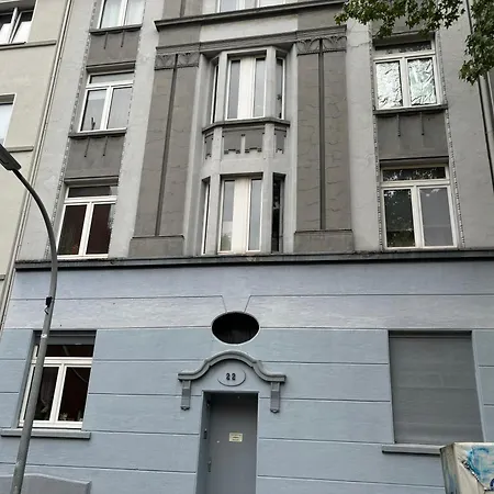 Moderne Wg Wohngemeinschaftzimmer Im Stadtzentrum Mit Idyllischem Garten Hinter Dem Haus Der Perfekte Rueckzugsort Fuer Entspannte Stunden Im Ferein Dortmund