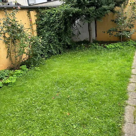 Moderne Wg Wohngemeinschaftzimmer Im Stadtzentrum Mit Idyllischem Garten Hinter Dem Haus Der Perfekte Rueckzugsort Fuer Entspannte Stunden Im Ferein Δωμάτια σε οικογενειακή κατοικία Ντόρτμουντ
